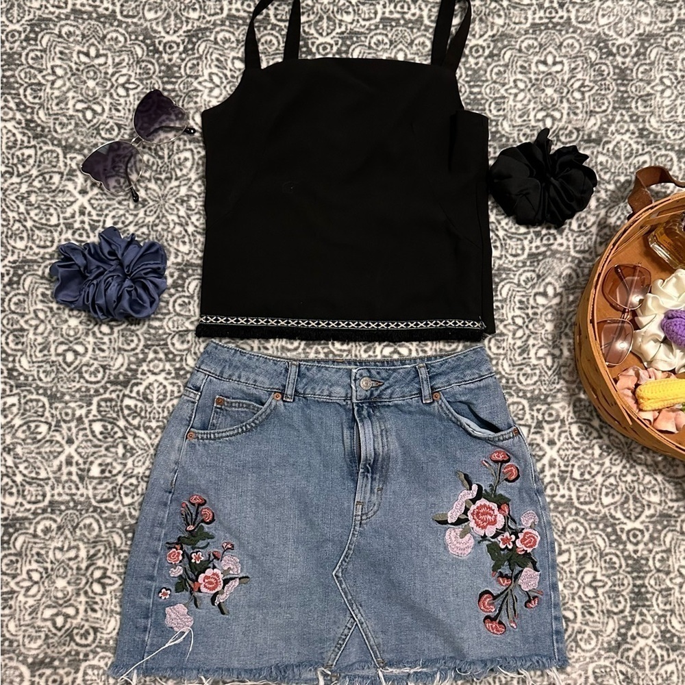 Topshop Moto Embroidered Cut-Off Mini Jean Skirt Sz 8